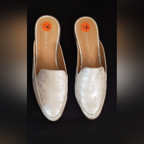 New Madden Girl Mattie Slip-On Women's Flats Size:9½M Shiny Silver - Picture 2 of 8
